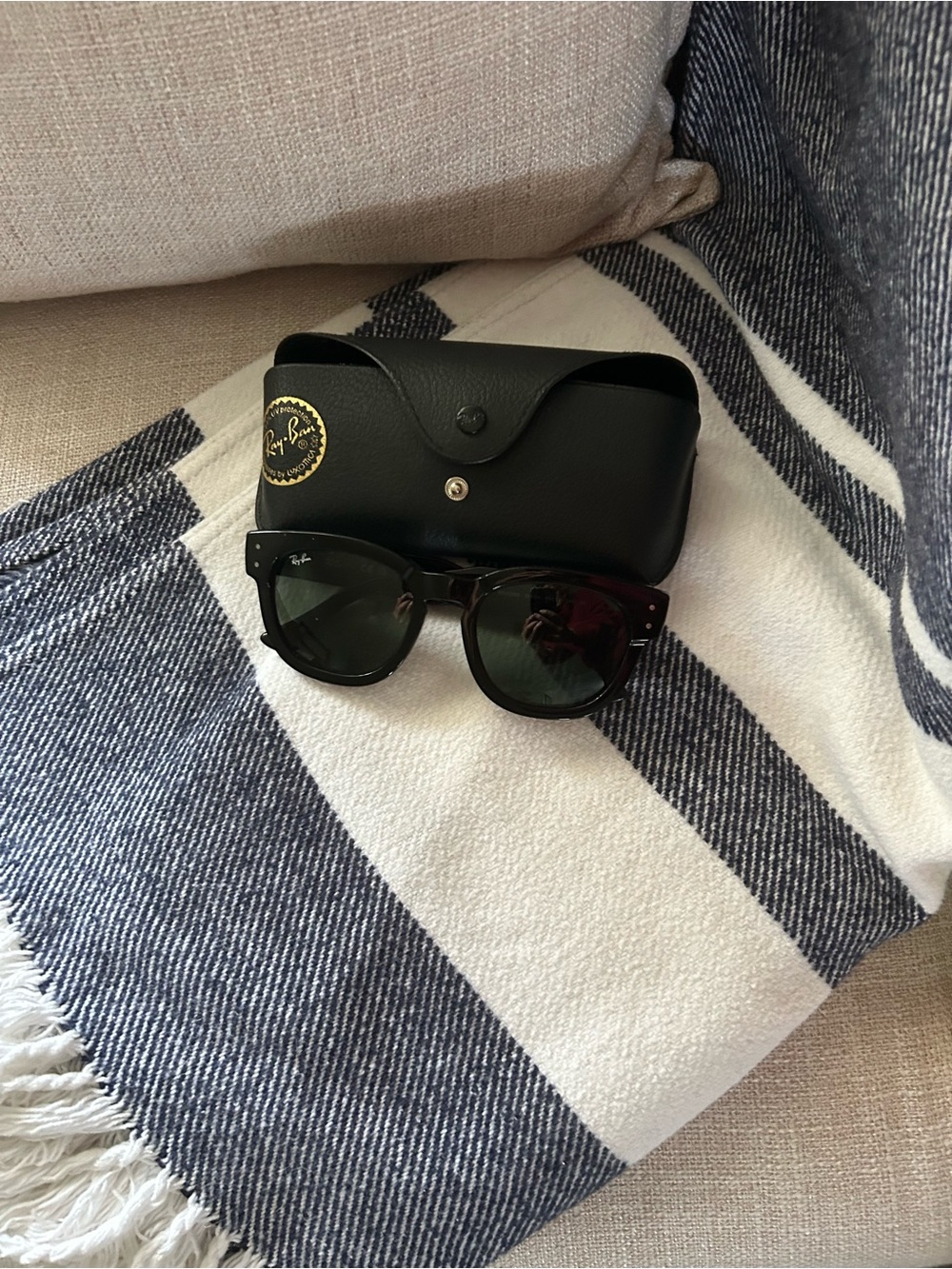 Ray-Ban Black Sunglasses with Dark Green Lenses and Case